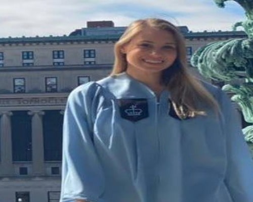 Picture of Caprice Herjavec wearing a blue outfit.